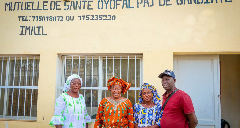 La crise sanitaire mondiale que l’on vit actuellement constitue un énorme défi pour les systèmes de santé des différents pays touchés. Une couverture santé universelle permettrait de mieux faire face à celle-ci.